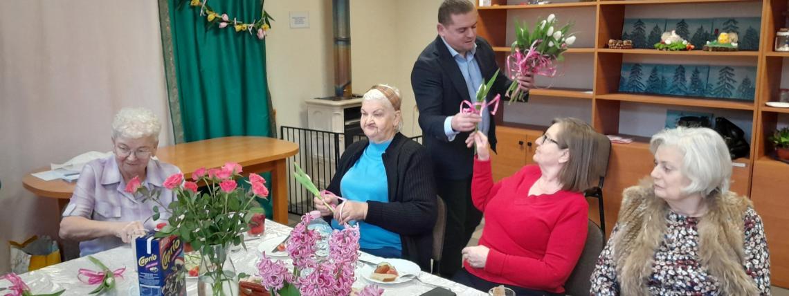 dzień kobiet w klubie seniora